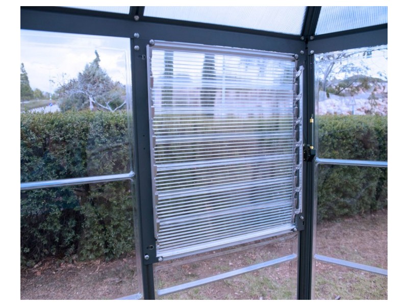 Stransko lamelno okno